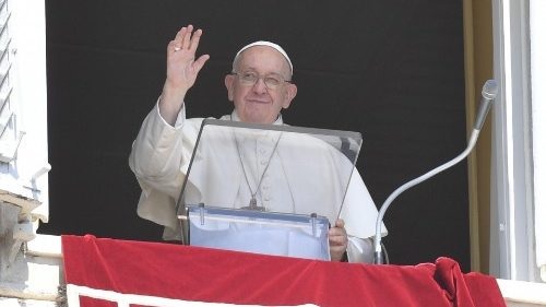 “Cuando un hermano comete una falta contra ti, corrígelo a solas”: el Papa en el Ángelus