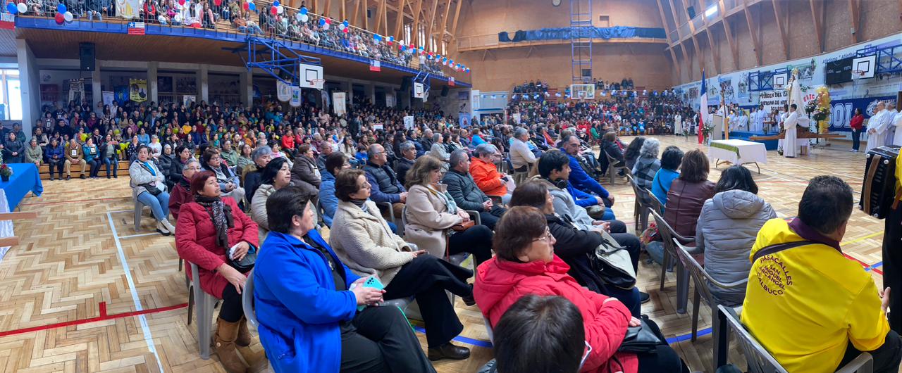 Con la participación de cientos de fieles y sacerdotes se celebró los 60 años de la Arquidiócesis de Puerto Montt