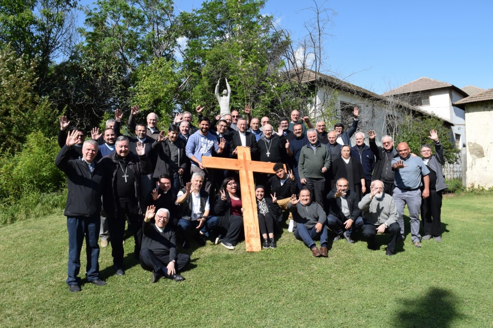 Se bendice la «Cruz peregrina» de la Jornada Nacional de la Juventud en plenaria de los obispos