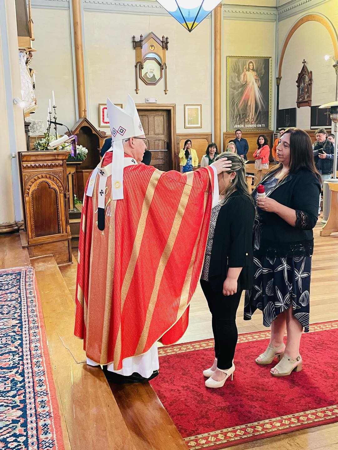 Jóvenes de Puerto Varas recibieron sacramento de la Confirmación