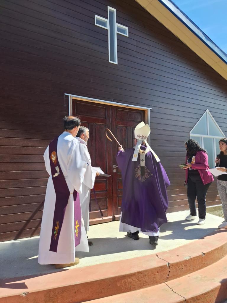 Arzobispo de Puerto Montt realizó bendición de la nueva capilla Nuestra Señora de Lourdes, Paraguay Chico, Parroquia de Los Muermos.