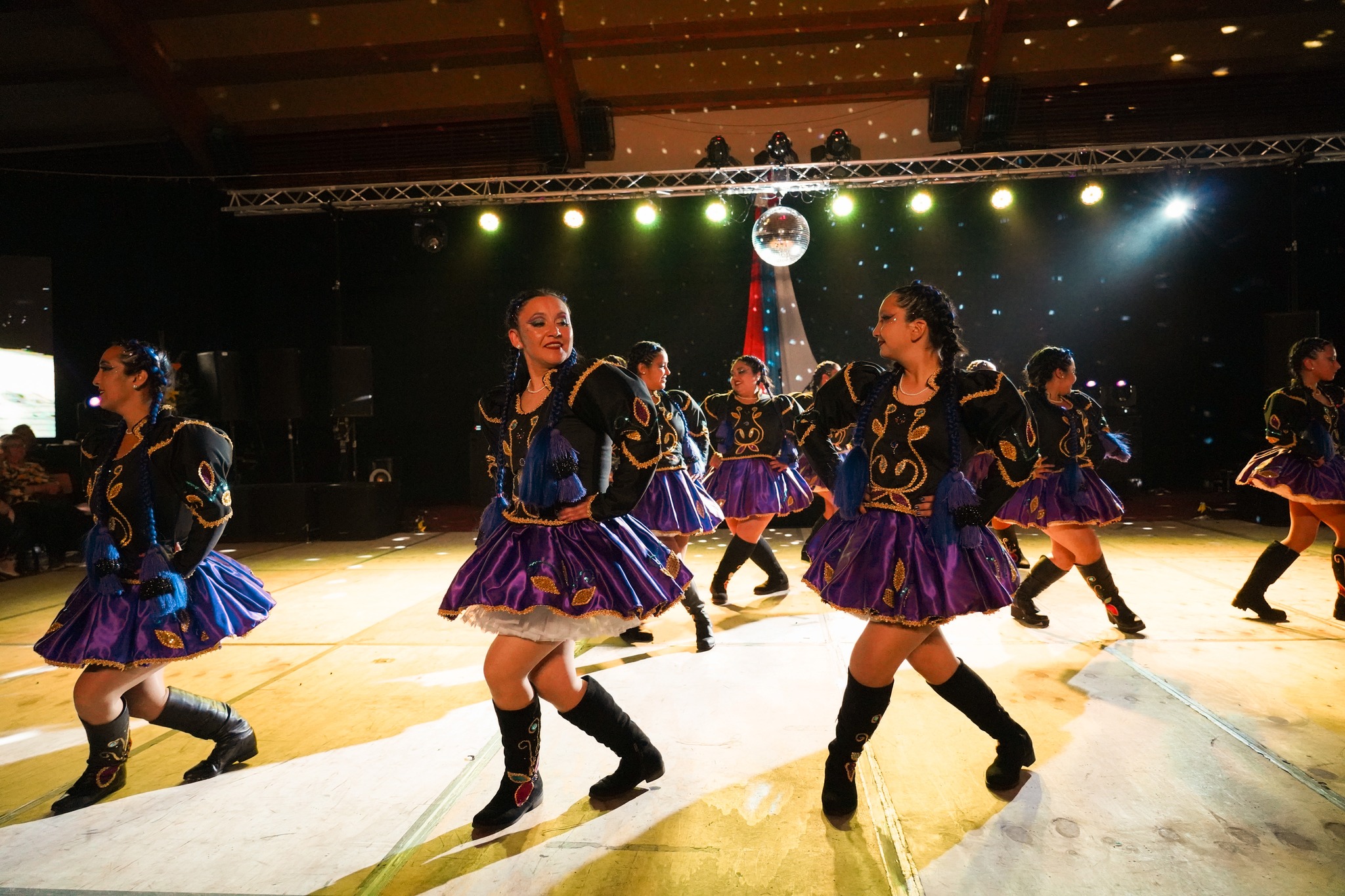 Grupo Eje presentó en Encuentro Internacional de Folclore junto al lago