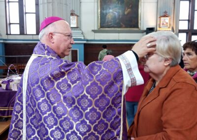 Fieles de Puerto Montt acudieron a Misa de Miércoles de Ceniza en la Catedral