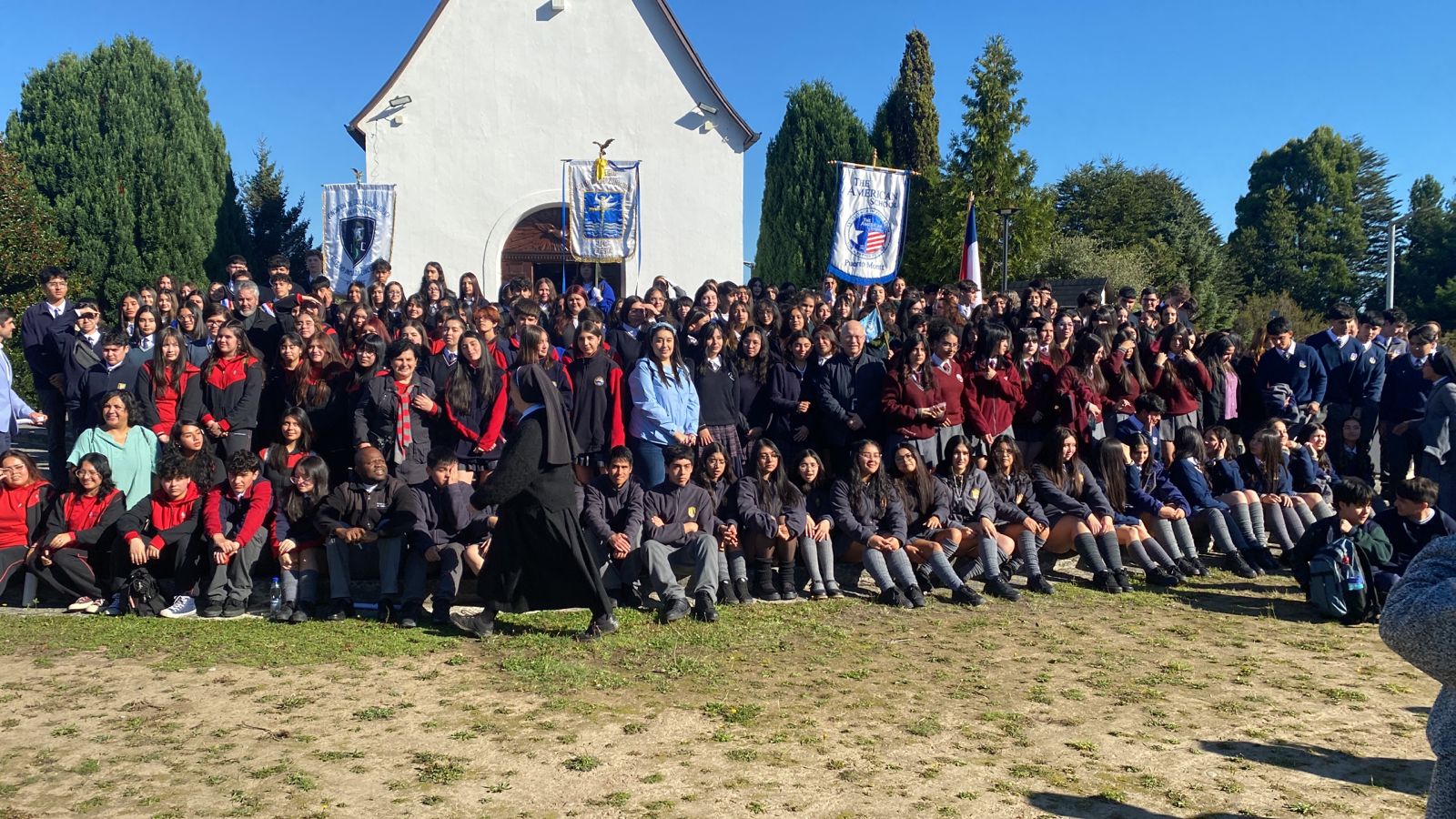 Estudiantes de Puerto Montt junto a sus docentes dieron la bienvenida al año escolar 2025