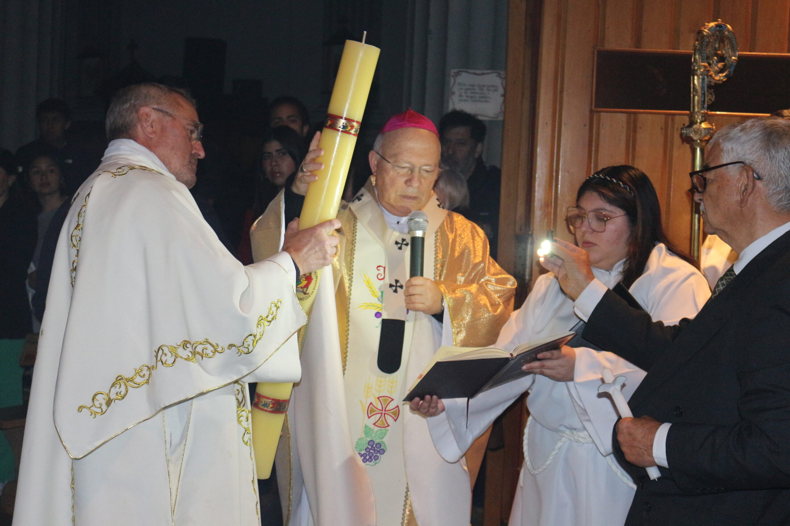 Misa y Vigilia Pascual en Catedral de Puerto Montt