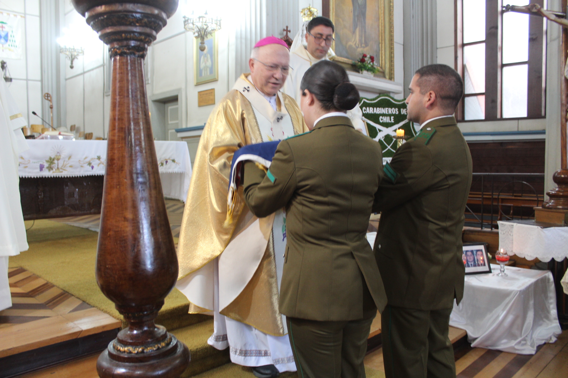 Carabineros celebra misa en Catedral de Puerto Montt en su aniversario n° 98