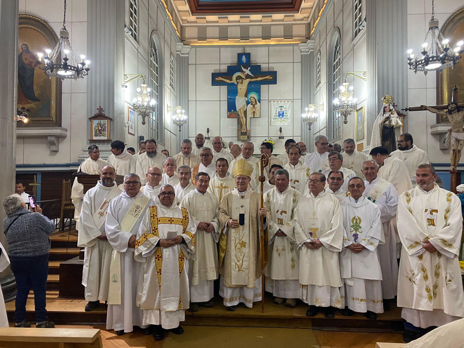 Arquidiócesis de Puerto Montt celebró Misa Crismal con renovación de promesas sacerdotales