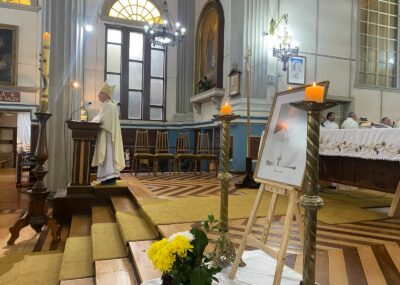 Comunidad de Puerto Montt se reunió en Catedral Metropolitana para despedir al Papa Francisco