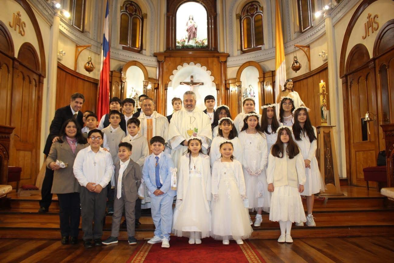 Niños y niñas de Puerto Varas realizaron su primera Comunión