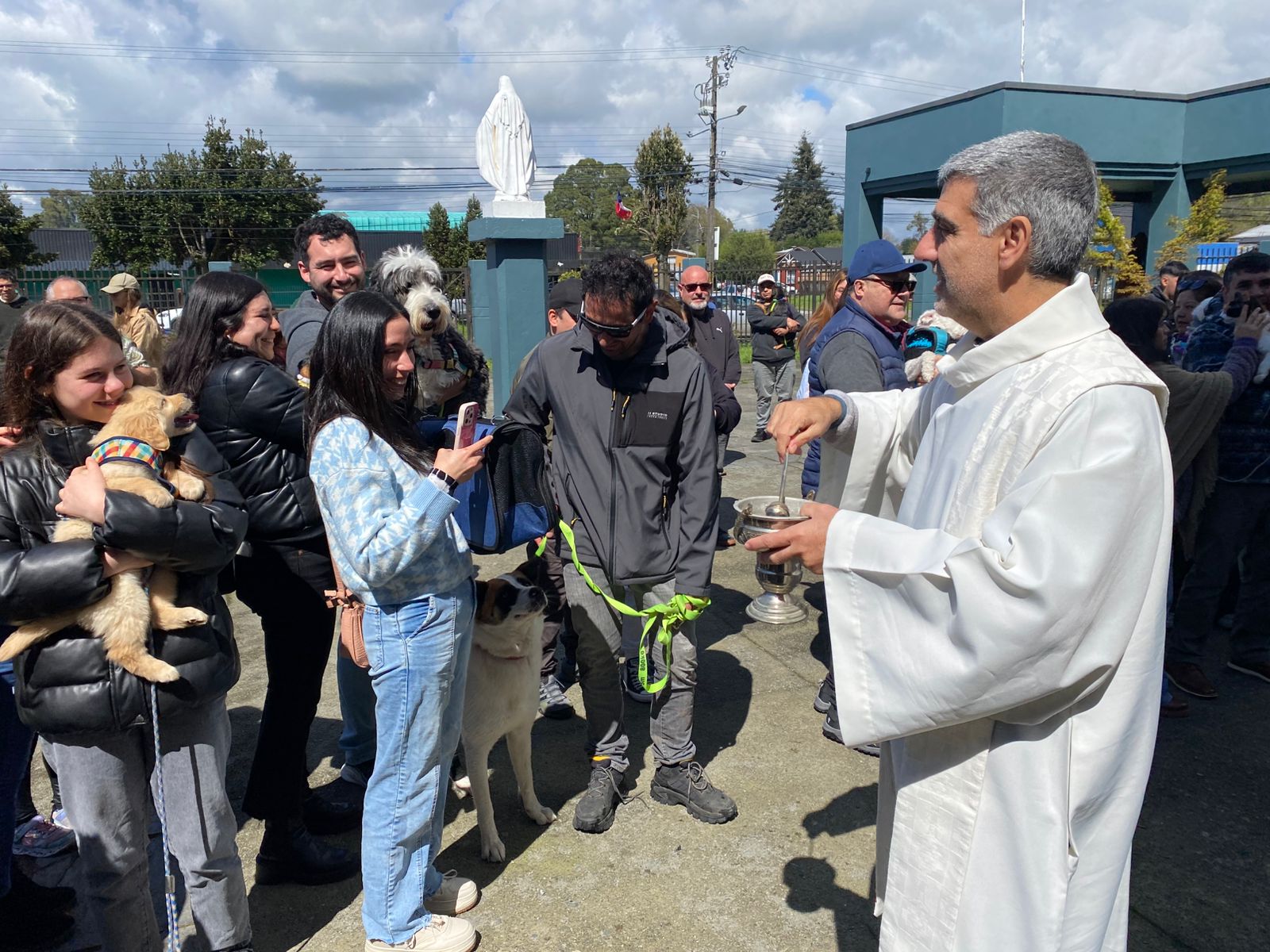 Bendición de Mascotas en Llanquihue en el Día de San Francisco de Asís