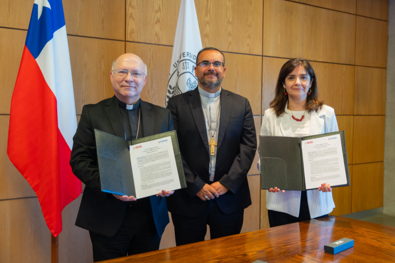 Arzobispado de Puerto Montt firma nuevo convenio con UCSC para impulsar la formación pastoral