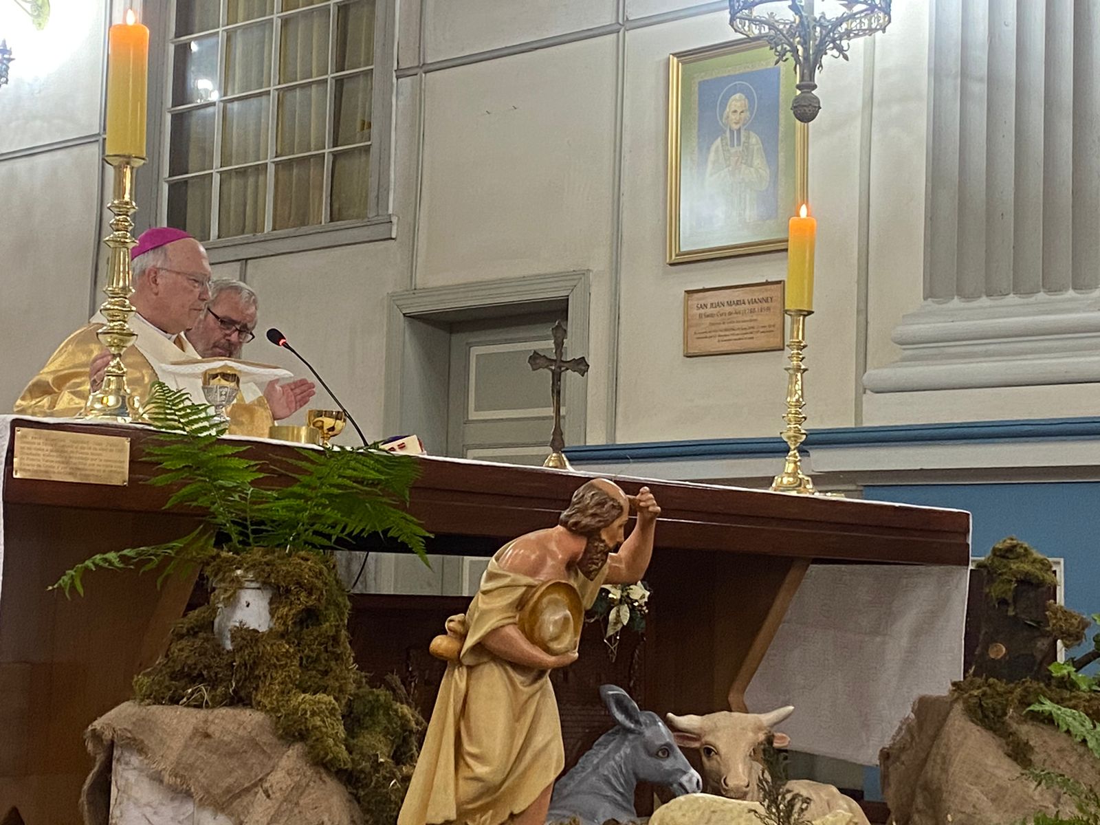 “Dios ha querido hacerse uno de nosotros”: Mensaje del Arzobispo en la Misa de Navidad