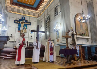 Viernes Santo en la Catedral de Puerto Montt: comunidad vivió el Vía Crucis y la Pasión del Señor