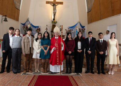 Jóvenes de la Parroquia Santa Teresa de los Andes reciben el Sacramento de la Confirmación
